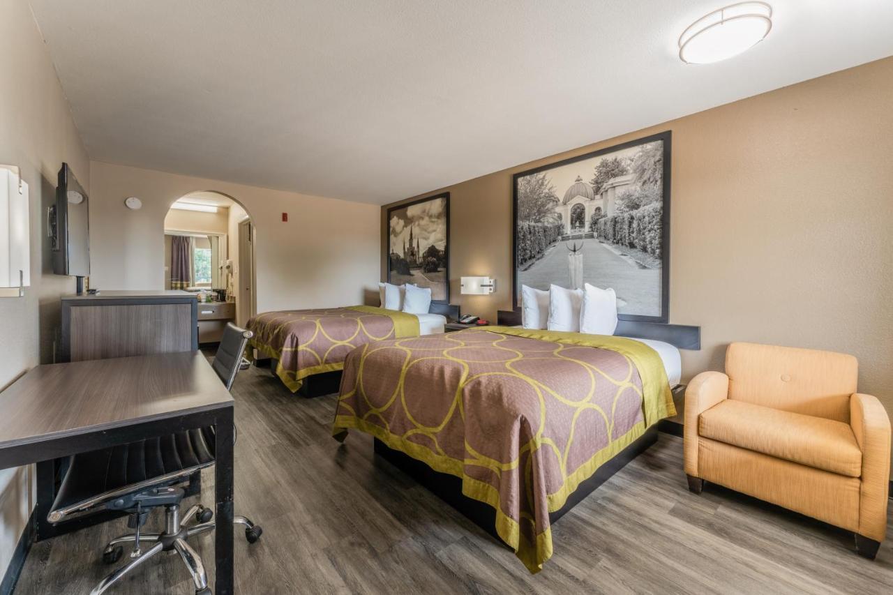 Super 8 By Wyndham Lake Charles Northeast Ngoại thất bức ảnh